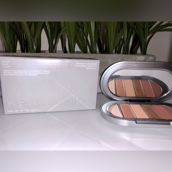 BNIB r.e.m. beauty Midnight Shadows Eyeshadow Palette - Baby Doll - Picture 12 of 14